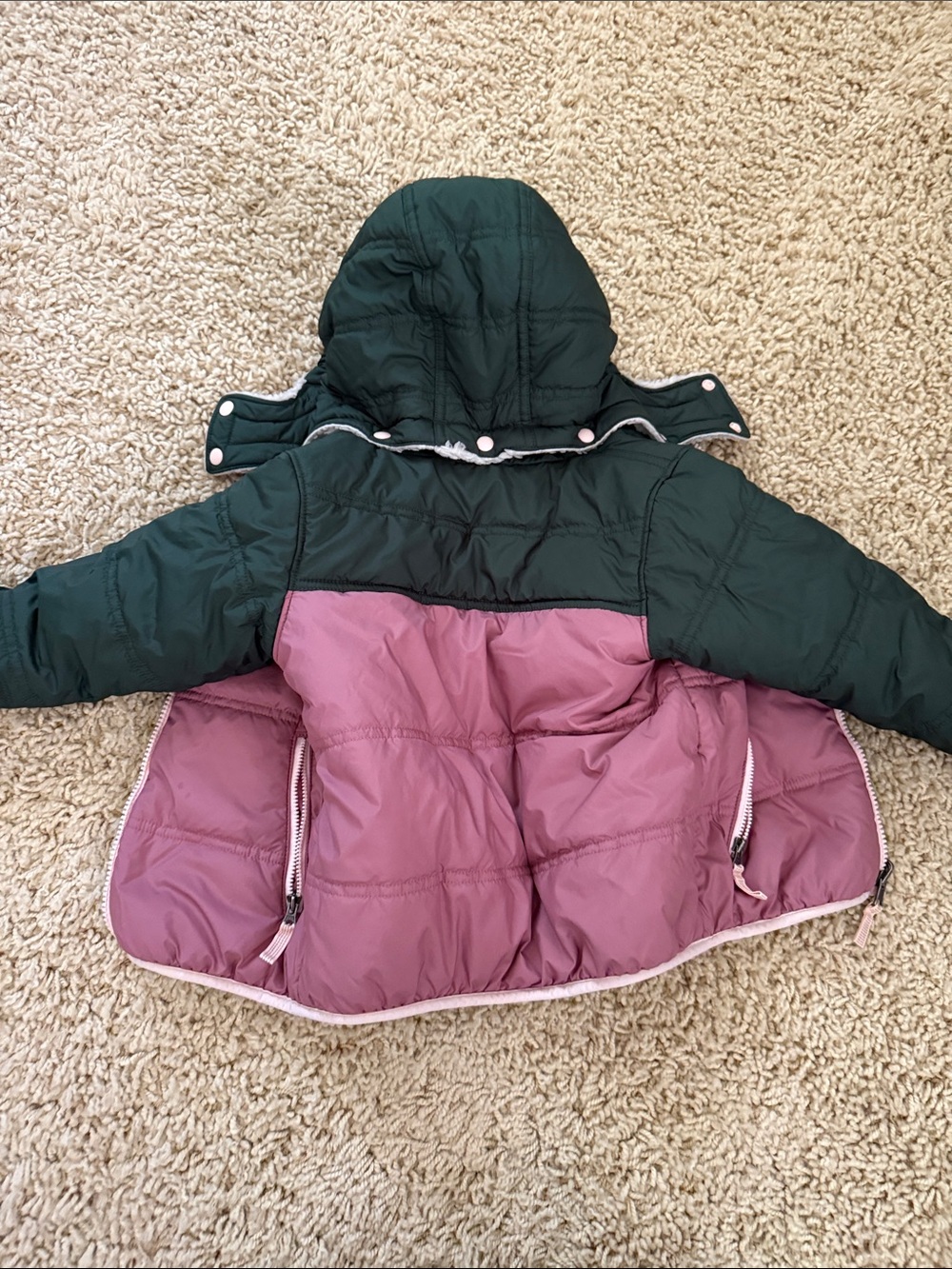 Patagonia Kids Hooded Puffer tribbles Jacket — Dark Green & Dusty Rose reversibl - Picture 4 of 4